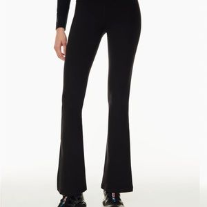 TNABUTTER™ ATMOSPHERE FLARE HI-RISE LEGGING